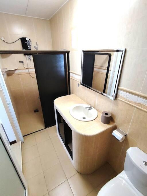 Rumah percutian Putih Saltwater Pool Bbq 5bed4bath 19pax