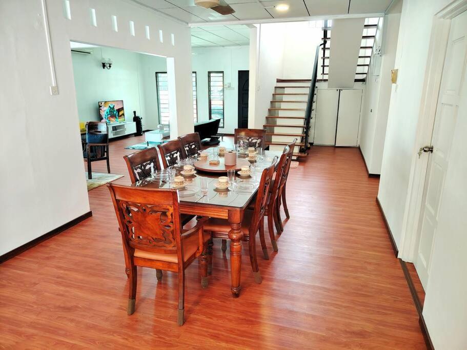 Putih Saltwater Pool Bbq 5bed4bath 19pax Ipoh