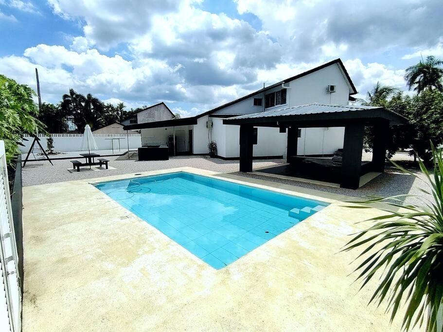 Putih Saltwater Pool Bbq 5bed4bath 19pax Rumah percutian *