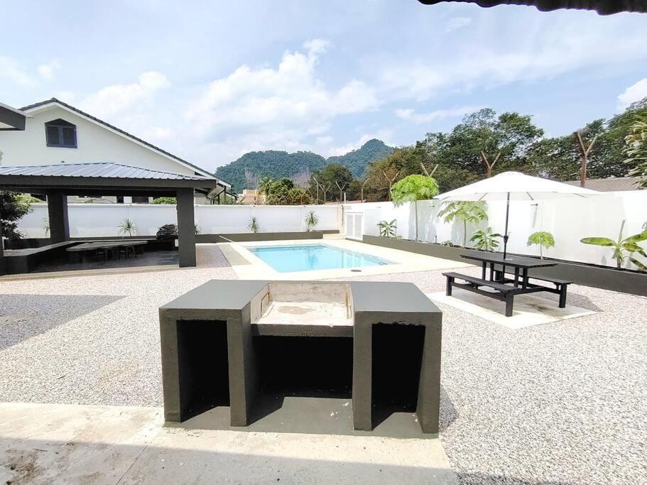 Rumah percutian Putih Saltwater Pool Bbq 5bed4bath 19pax *